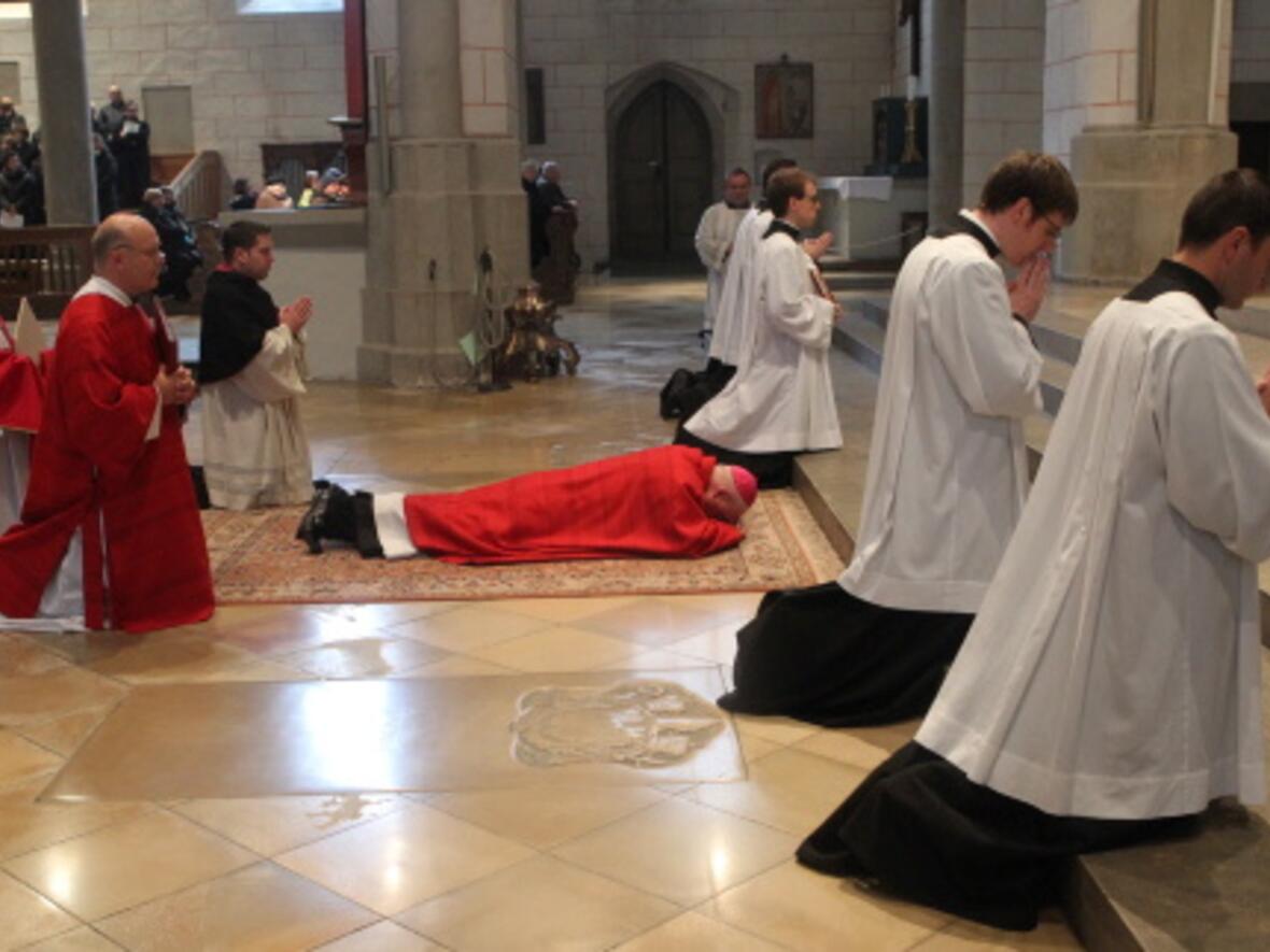 karfreitagspredigt-weihbischof-losinger-warnt-vor-ungeheurem-einbruch-in-kultur-des-lebens-in-europa1164890