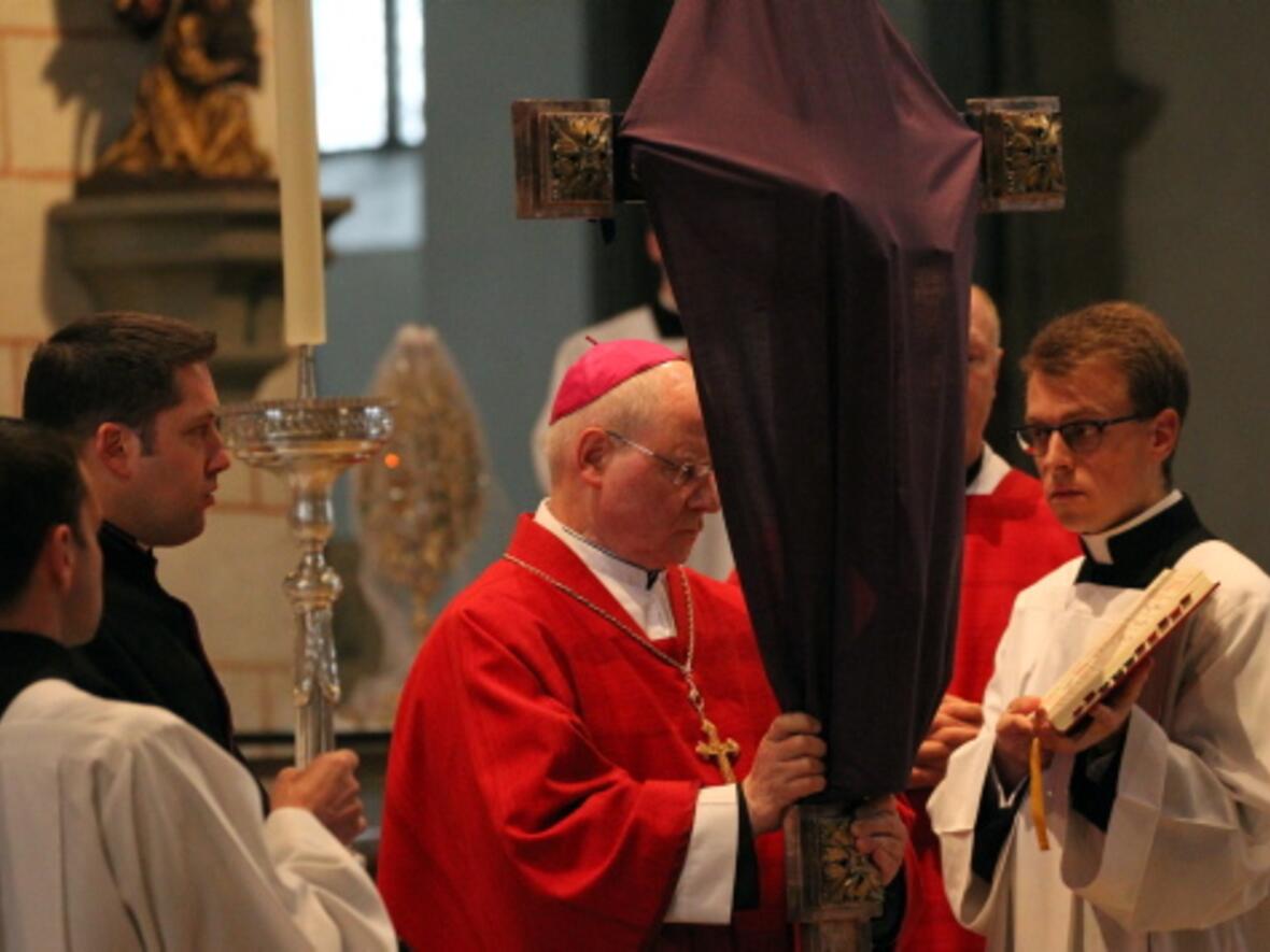 karfreitagspredigt-weihbischof-losinger-warnt-vor-ungeheurem-einbruch-in-kultur-des-lebens-in-europa1164893