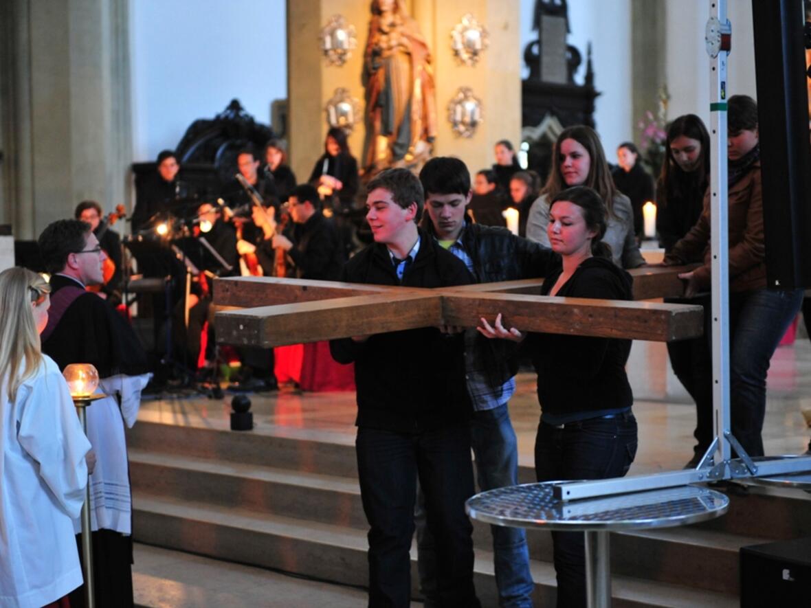 Den Abschluss des diözesanen Weltjugendtags wird ein Kreuzweg in der Basilika St. Ulrich und Afra bilden. 
