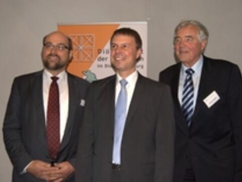 von links: Diakon Robert Ischwang (Diözesan-Altenseelsorger), Michael Bruder (Bürgermeister von Eichstetten) und Helmut Mangold (Vorsitzender des Diözesanrats)