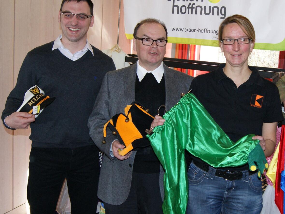 Beim  abschließenden Pressegespräch im Rahmen des Faschingsmarktes in Bobingen bedankte sich Prälat Dr. Bertram Meier (2.v.rechts) bei allen Beteiligten. 