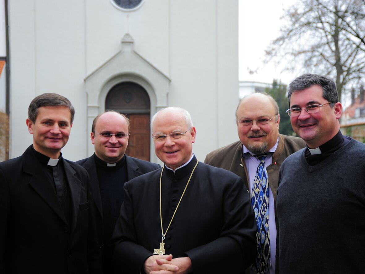 rumaenischer-bischof-zu-gast-in-augsburg-lob-fuer-langjaehrige-hilfen-der-caritas1124538