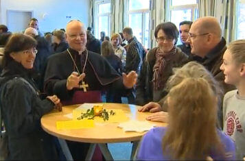 bischof-konrad-begegnet-in-der-pfarrei-christus-unser-friede-seinem-bischoeflichen-wahlspruch1120775
