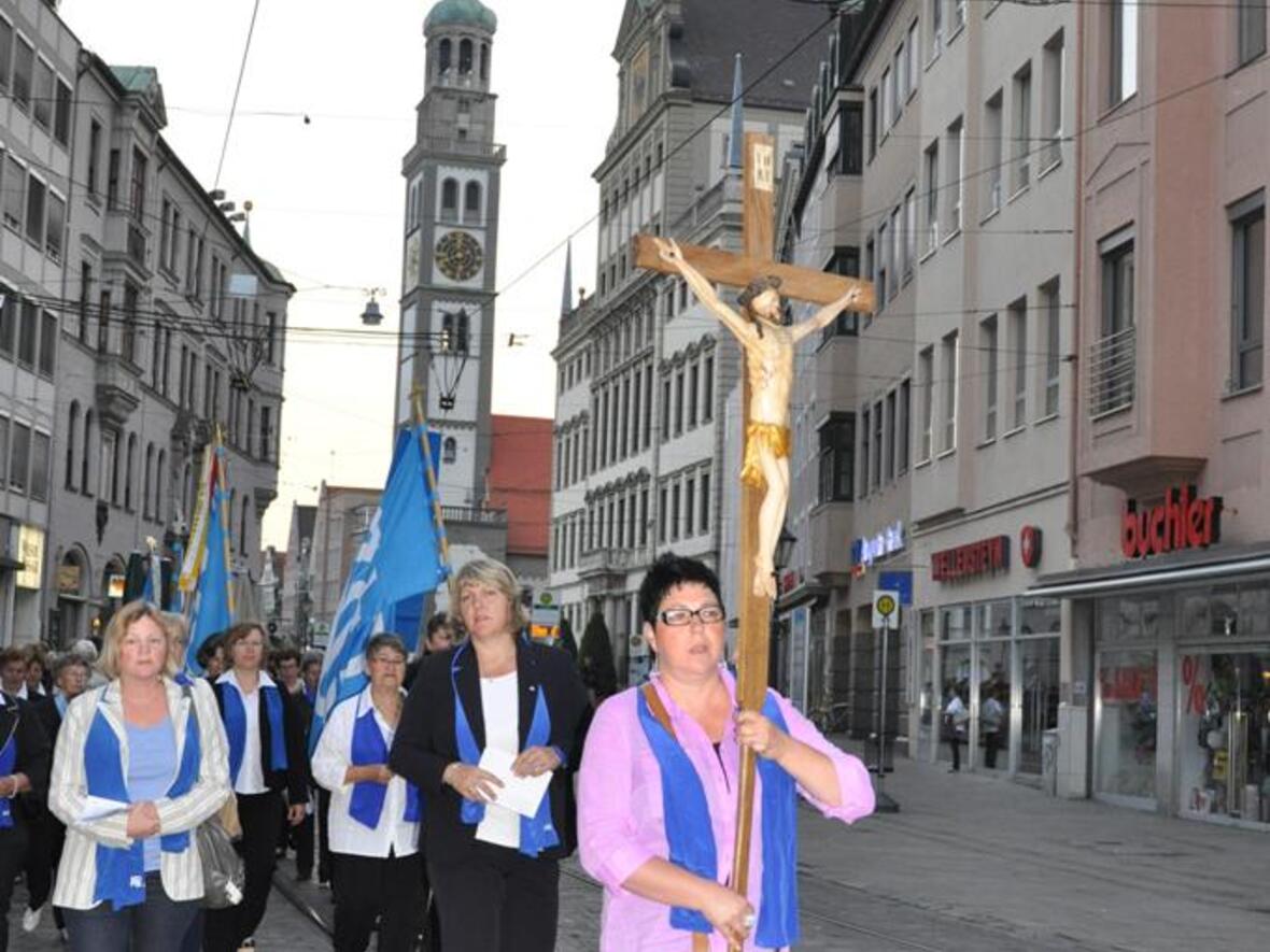 frauenwallfahrt-in-der-ulrichswoche-unter-den-pilgern-war-auch-bischof-konrad981479