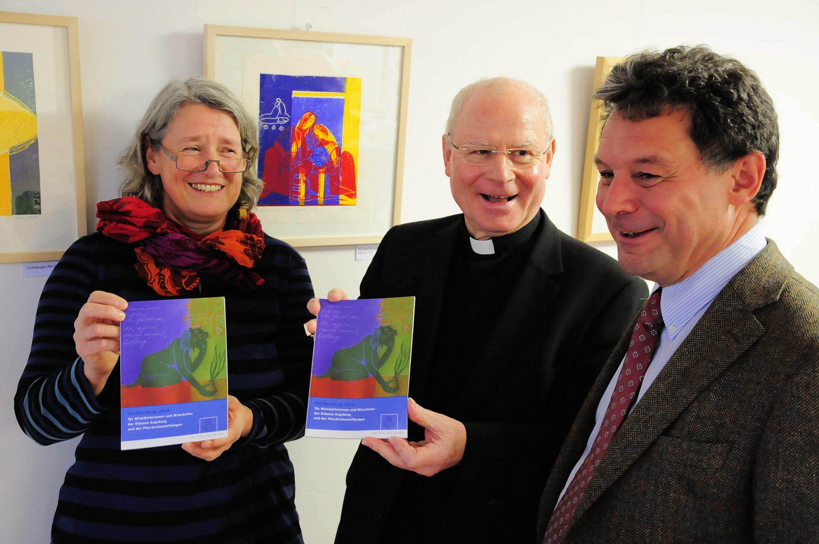 Bei der Präsentation des Fortbildungsprogramms (v.l.): Claudia Nietsch-Ochs, Bischof Dr. Konrad Zdarsa, Dr. Anton Schuster.