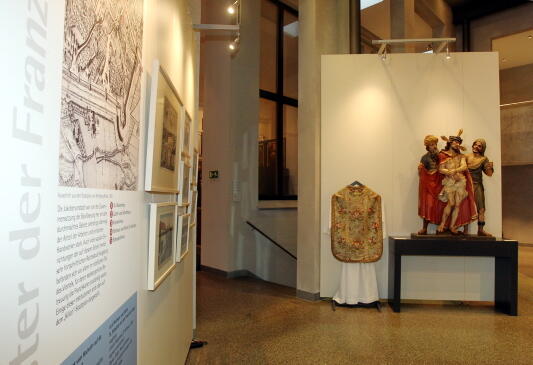 themenfuehrung-und-vortrag-zur-sonderausstellung-barfuss-vor-st-max-im-dioezesanmuseum1057660