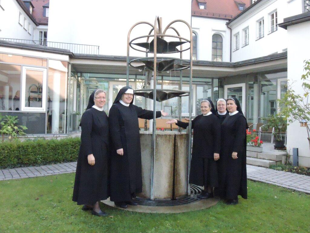 Provinzrätin Sr. M. Regina Fox, Provinzoberin Sr. Dr. M. Beda Rauch, Provinzvikarin Sr. M. Ludowika Lenz, Provinzrätinnen Sr. M. Monika Rosenhammer und Sr. M. Petra Grünert (von links).