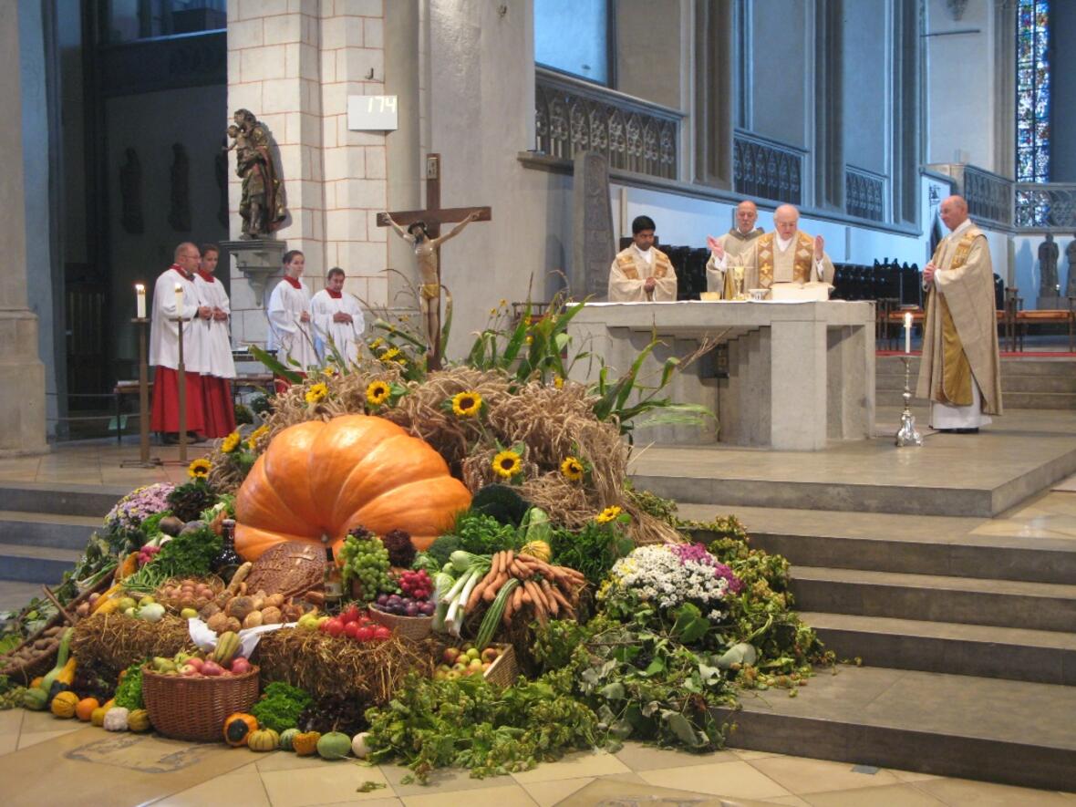 dompfarrei-feiert-dankgottesdienst-zum-90-geburtstag-von-praelat-georg-beis1031684