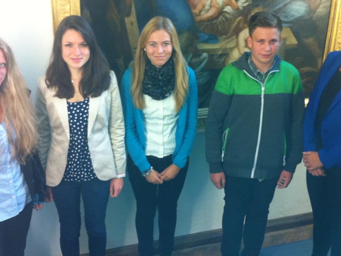 Sie werden ab heute zur/m Bürokauffrau/-mann im Bistum Augsburg ausgebildet (v.l.): Lisa Menzinger, Maria Sofia Birle, Martina Spiegel, Maximilian Fendt und Evelyn Gawlitza.