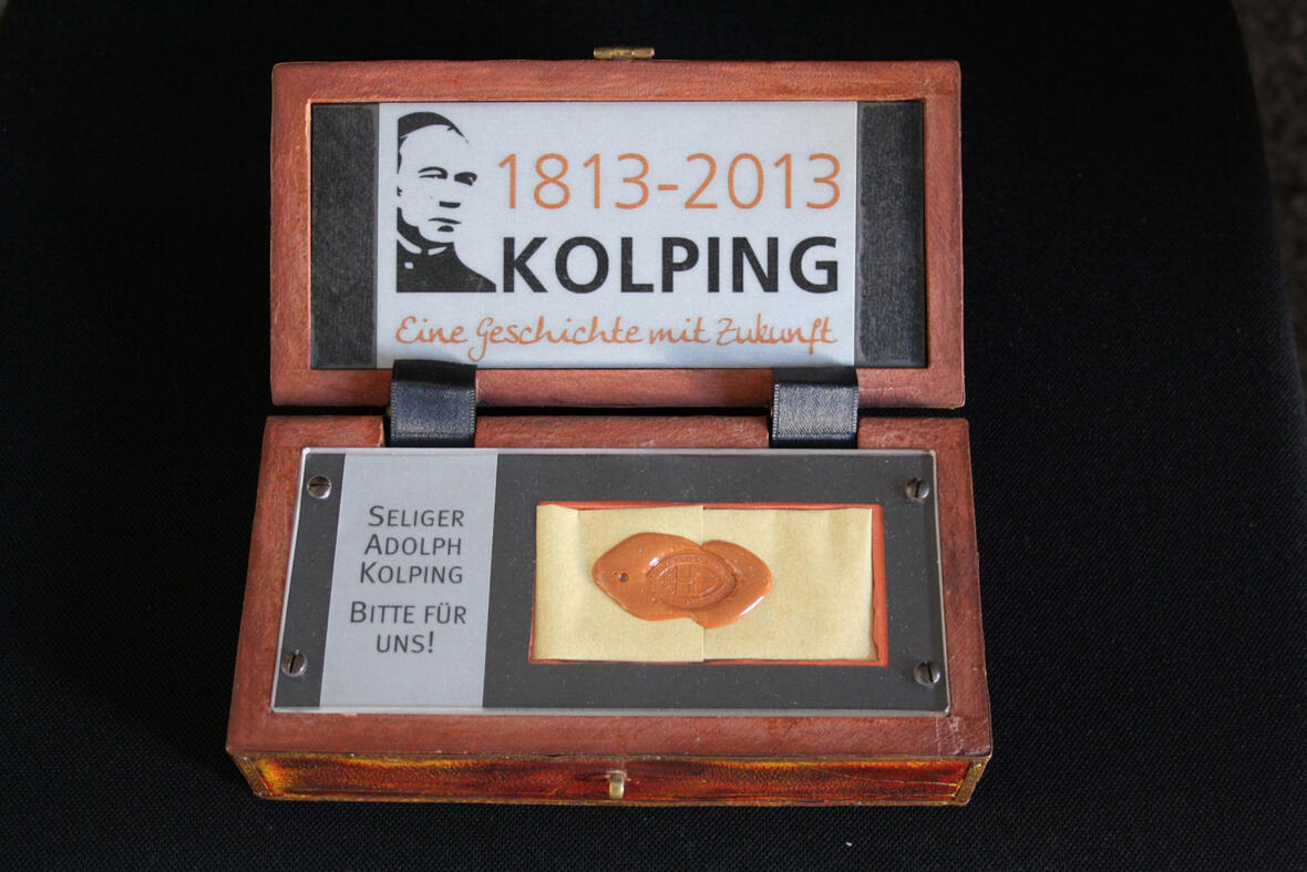 Noch bis Ende Oktober macht eine Reliquie des Seligen Adolph Kolping Station in verschiedenen Kolpings-Familien. Foto: Kolping Augsburg.