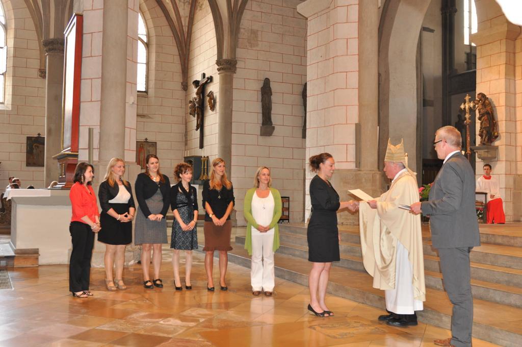 126 Religionslehrer und -lehrerinnen erhielten heute die kirchliche Lehrerlaubnis aus der Hand von Weihbischof Dr. Dr. Anton Losinger