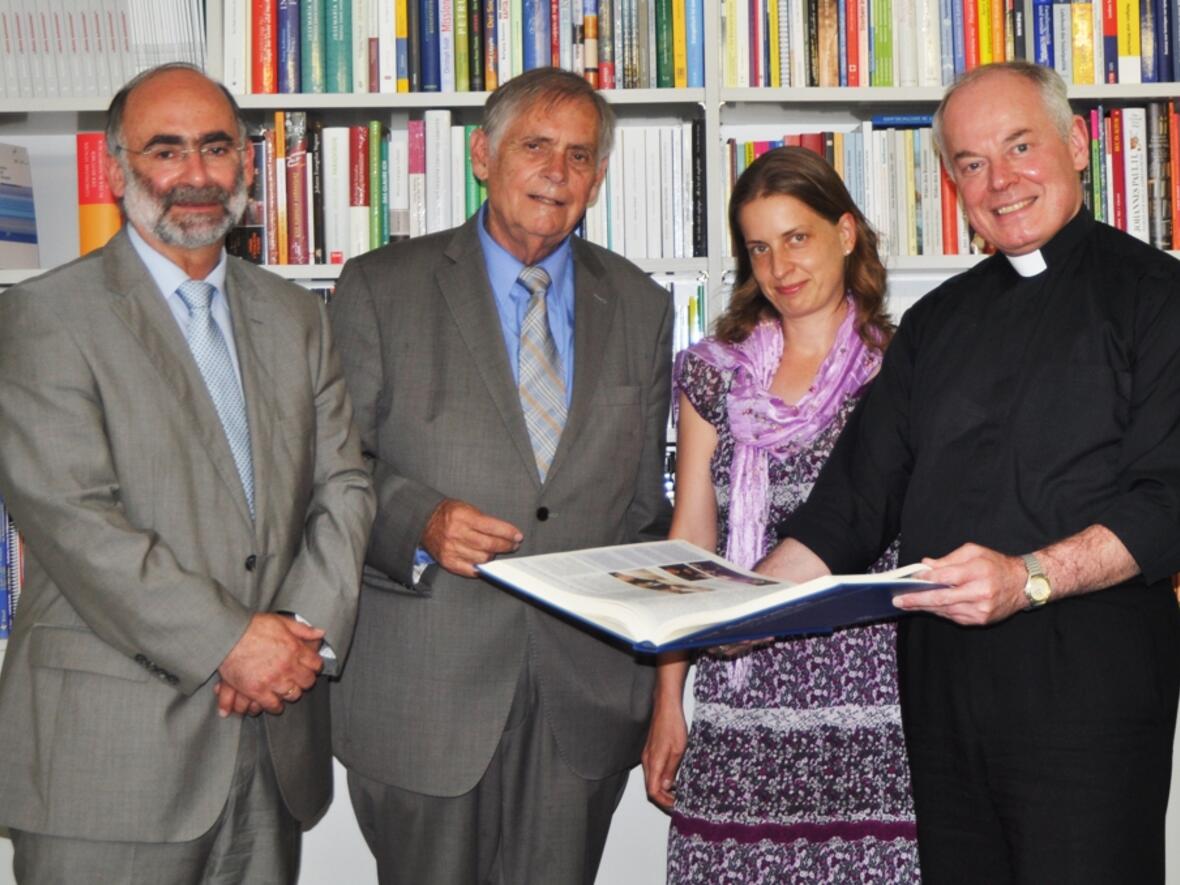 Engagiert für das Gelingen schulischer Inklusion im Bistum Augsburg: (v.l.) Bernhard Rößner, Robert Antretter, Dr. Kristina Roth, Weihbischof Dr. Dr. Anton Losinger.