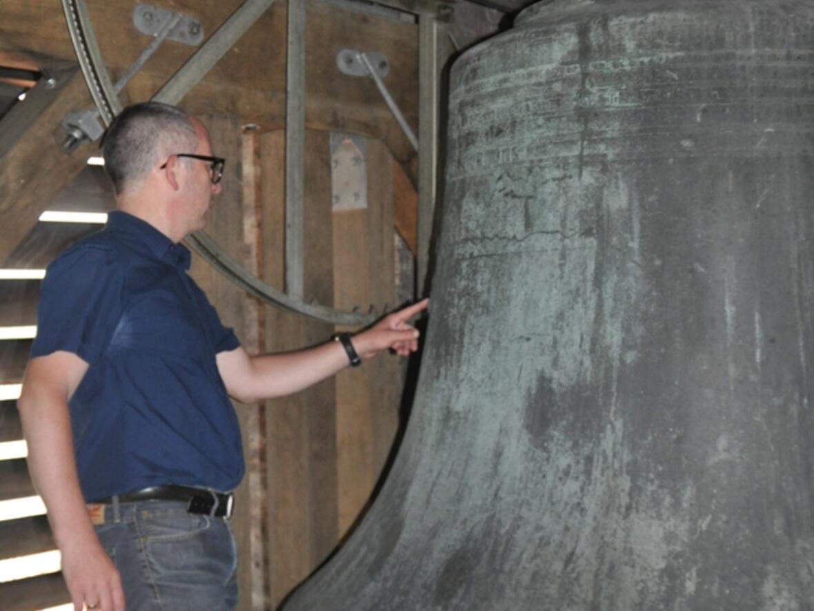 dem-himmel-ein-stueck-naeher-ein-besuch-auf-dem-kirchturm-der-basilika-st-ulrich-und-afra979442