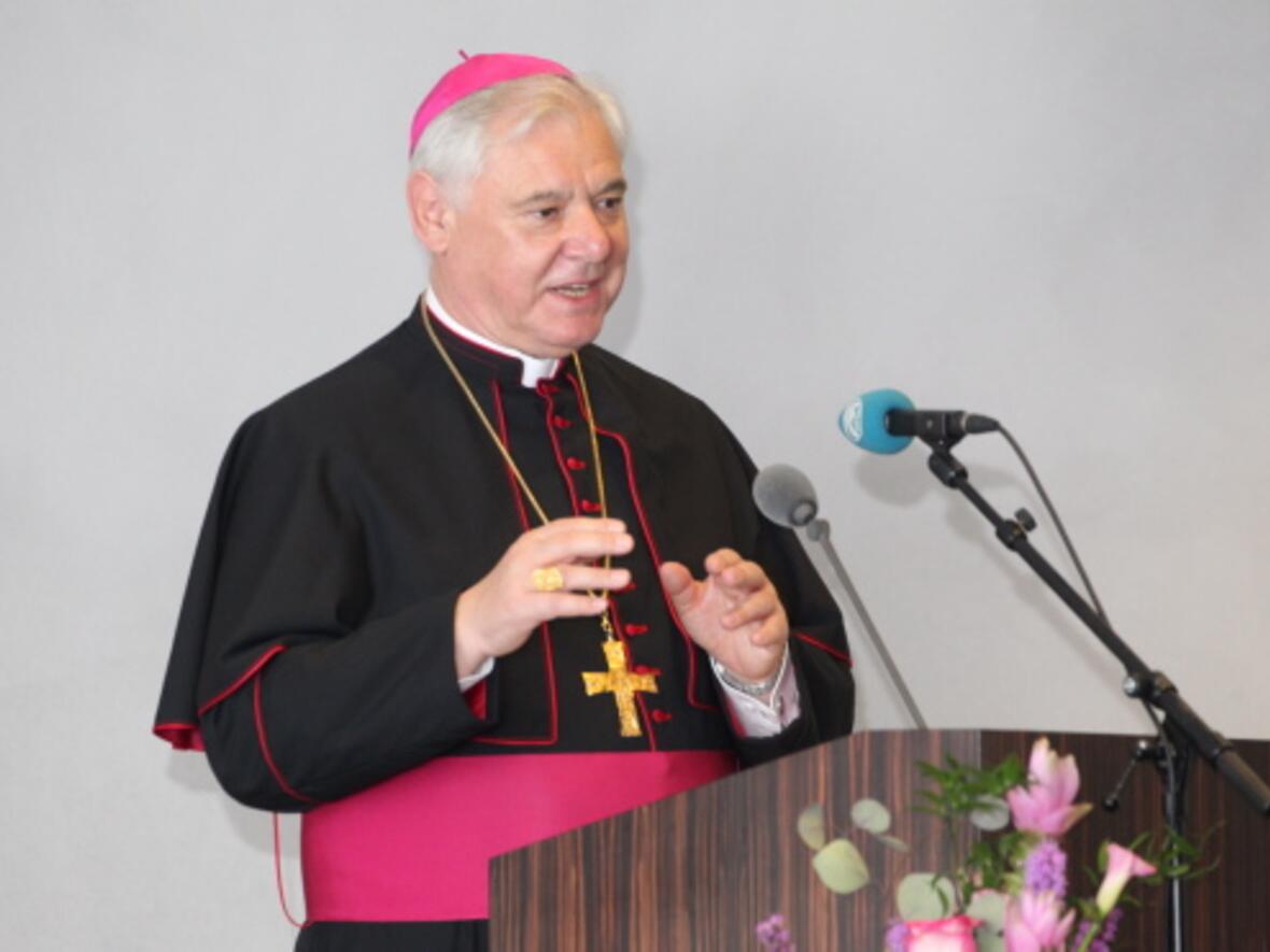 vortrag-von-erzbischof-gerhard-ludwig-mueller-das-menschenbild-gottes-der-heilige981049