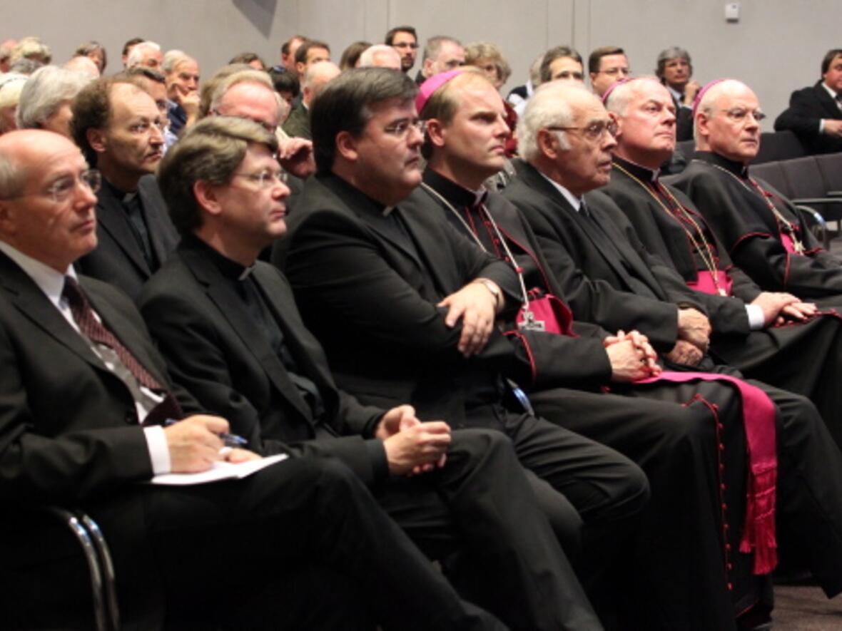 vortrag-von-erzbischof-gerhard-ludwig-mueller-das-menschenbild-gottes-der-heilige981061