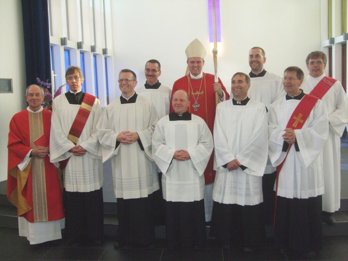 (v.l.) Bischöflicher Beauftragter Domkapitular Franz-Reinhard Daffner, Mentor Diakon Gerhard Kahl, Rainer Renk, Christian Reisacher, Armin Pfänder, Weihbischof Florian Wörner, Mathias Biberthaler, Bernhard Hölzle, Ausbildungsleiter Diakon Gerhard Rummel, Diakon Jürgen Zapf.
