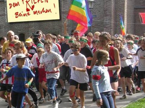 dem-frieden-beine-machen-pax-christi-veranstaltet-interreligioesen-augsburger-friedenslauf977371