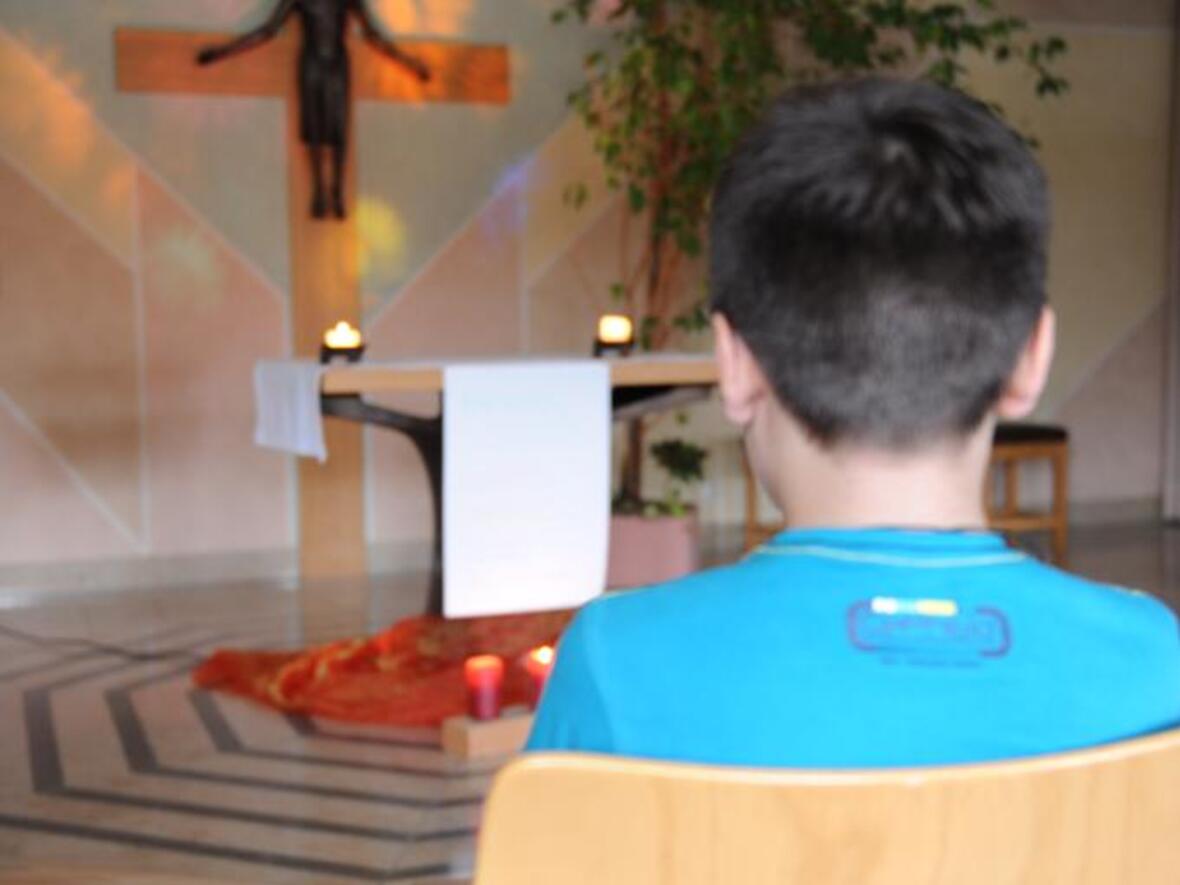 beichttag-im-maristenkolleg-mindelheim-bischof-konrad-spendet-schuelern-das-busssakrament920084