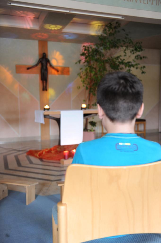 beichttag-im-maristenkolleg-mindelheim-bischof-konrad-spendet-schuelern-das-busssakrament920084