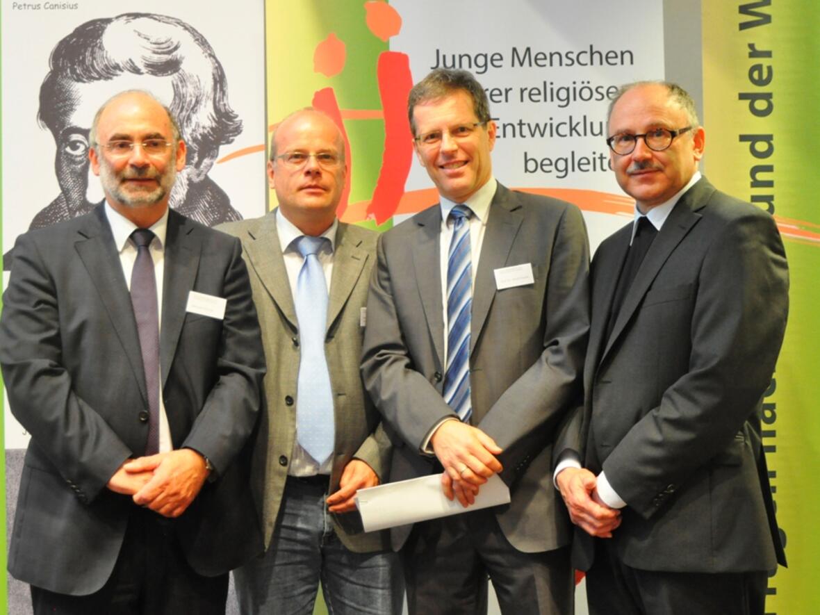 (v.l.): Bernhard Rößner, Leiter der Abteilung Schule und Religionsunterricht, Prof. Dr. Georg Langenhorst, Prof. Dr. Ulrich Kropač, Dr. Michael Lechner.