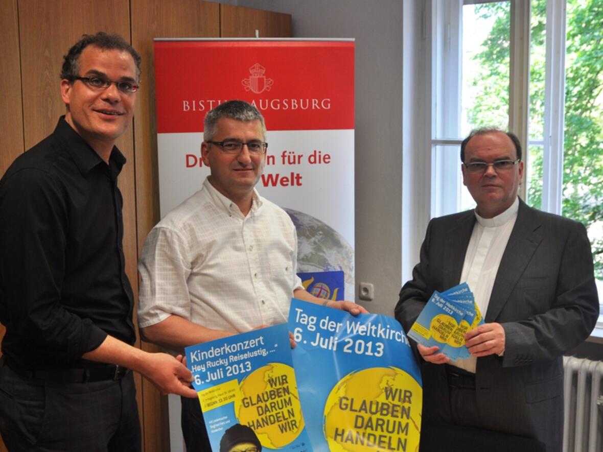 Bei der Präsentation des Programms zum "Tag der Weltkirche": (v.l.) aktion hoffnung-Geschäftsführer Gregor Uhl, Diözesanreferent Anton Stegmair, Domdekan Prälat Dr. Bertram Meier.