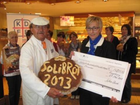 erfolgreicher-abschluss-der-solibrotaktion-2013-des-katholischen-deutschen-frauenbunds955838