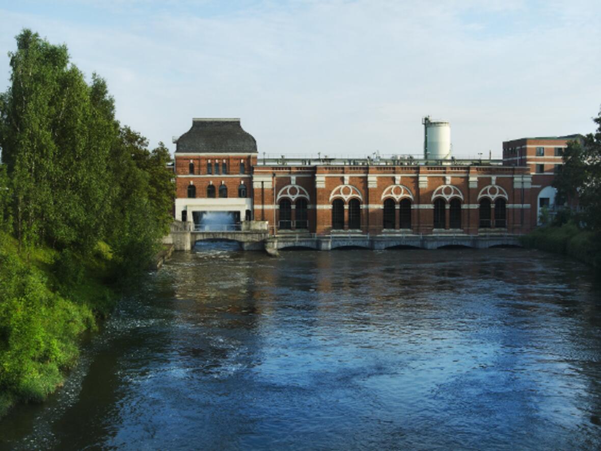 Das Wasserkraftwerk Gersthofen am Lechkanal ist eines der für die Lieferung des Ökostroms zertifizierten Kraftwerke. (Foto: LEW)