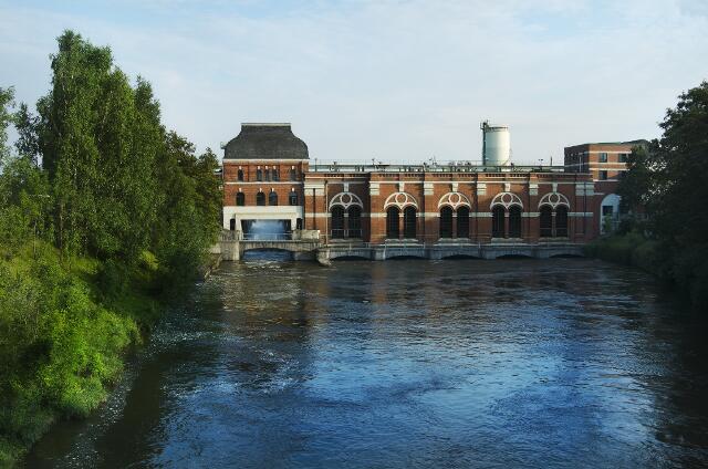 Das Wasserkraftwerk Gersthofen am Lechkanal ist eines der für die Lieferung des Ökostroms zertifizierten Kraftwerke. (Foto: LEW)