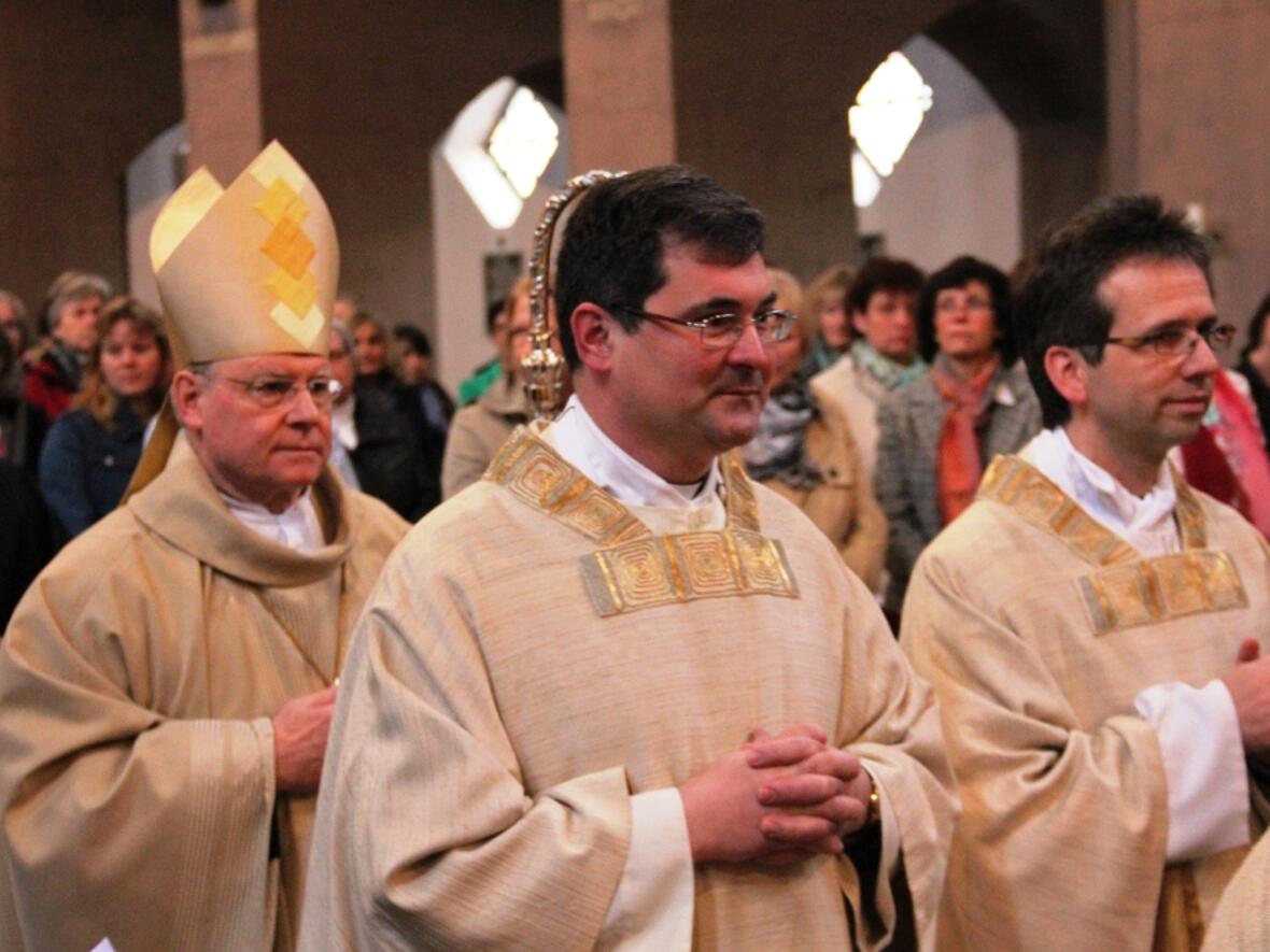 (v.l.): Bischof Dr. Konrad Zdarsa, Diözesan-Caritasdirektor Pfarrer Dr. Andreas Magg und der Direktor der Katholischen Jugendfürsorge Domkapitular Armin Zürn feierten gemeinsam den Festgottesdienst zum 50-jährigen Jubiläum des Referates Kindertagesstätten beim Caritasverband für die Diözese Augsburg e.V. Foto: Caritas