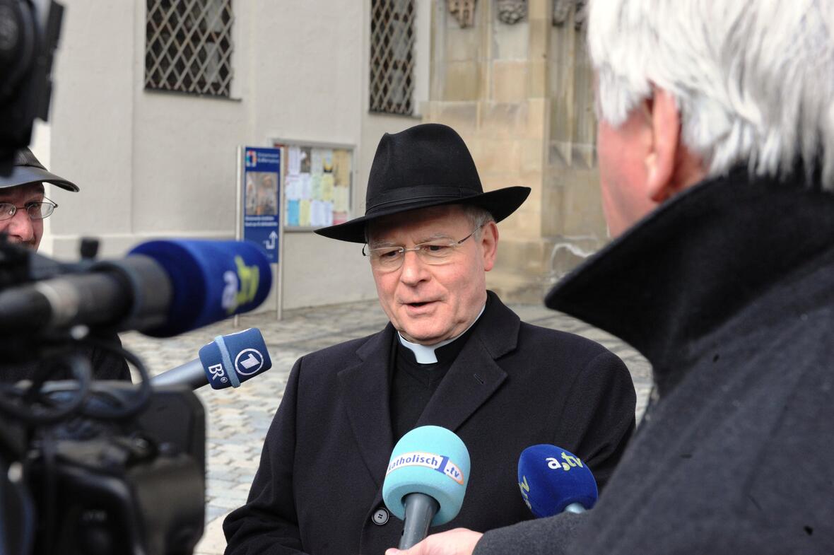 bischof-hoch-zufrieden-ueber-die-wahl-von-papst-franziskus921654