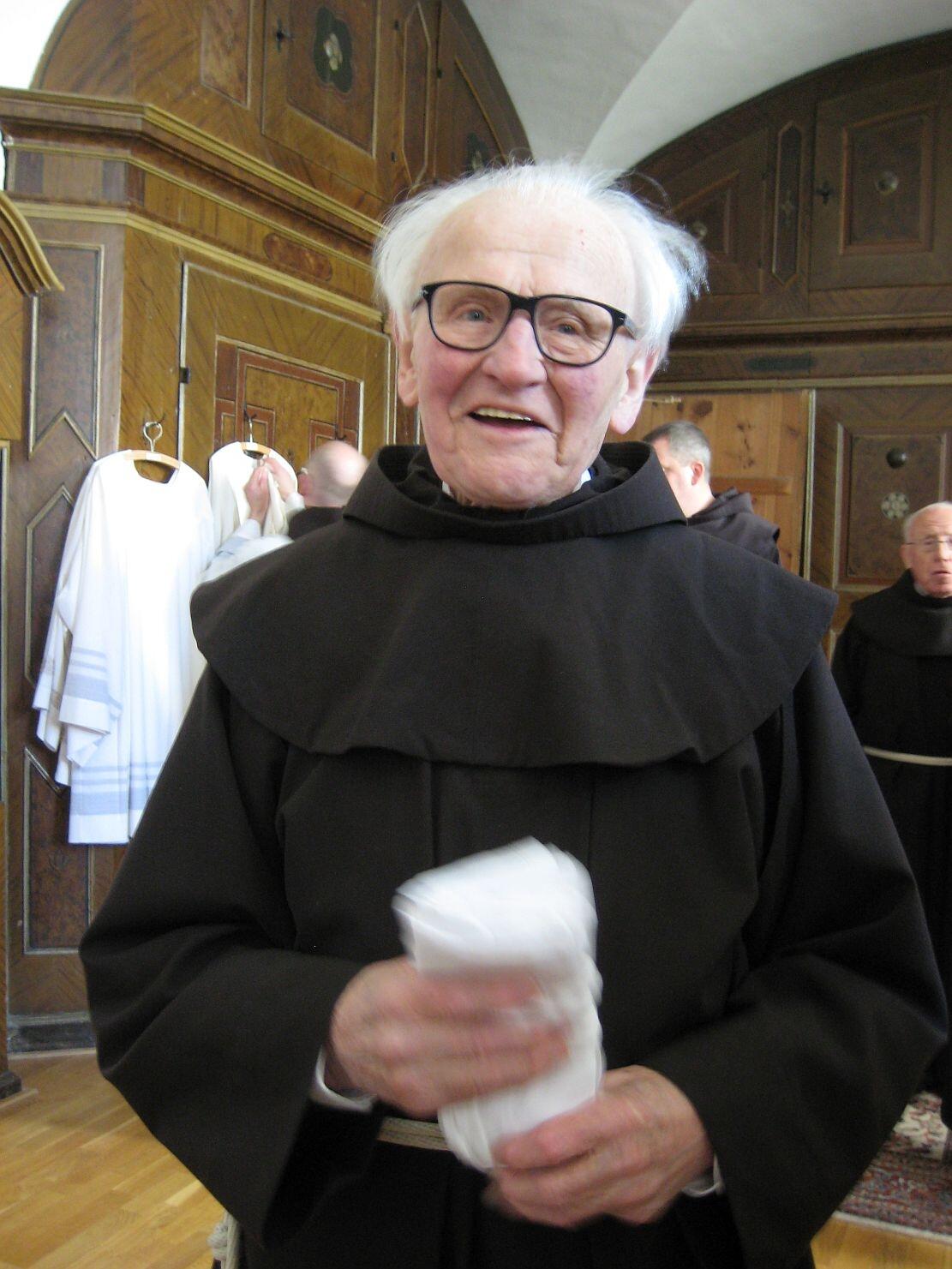 wir-verlieren-einen-humorvollen-und-freundlichen-mitbruder-ein-nachruf-auf-pater-askanius-vetter881094