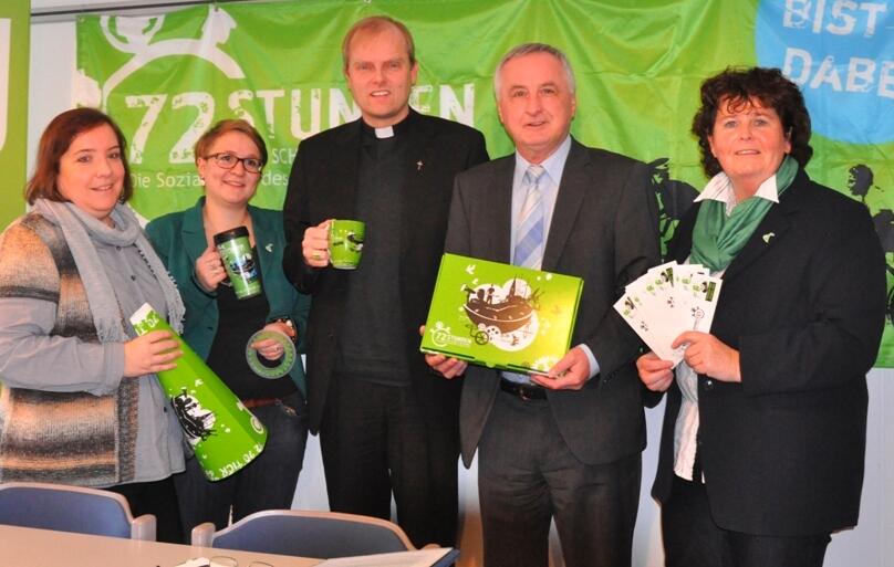 Martina Kraus vom Regionalen Koordinierungskreis, Johanna Maierbeck (BDKJ-Diözesanvorsitzende), Weihbischof Florian Wörner, Bezirkstagspräsident Jürgen Reichert und Annemarie Leis (BDKJ-DIözesangeschäftsführerin) (v.links.)