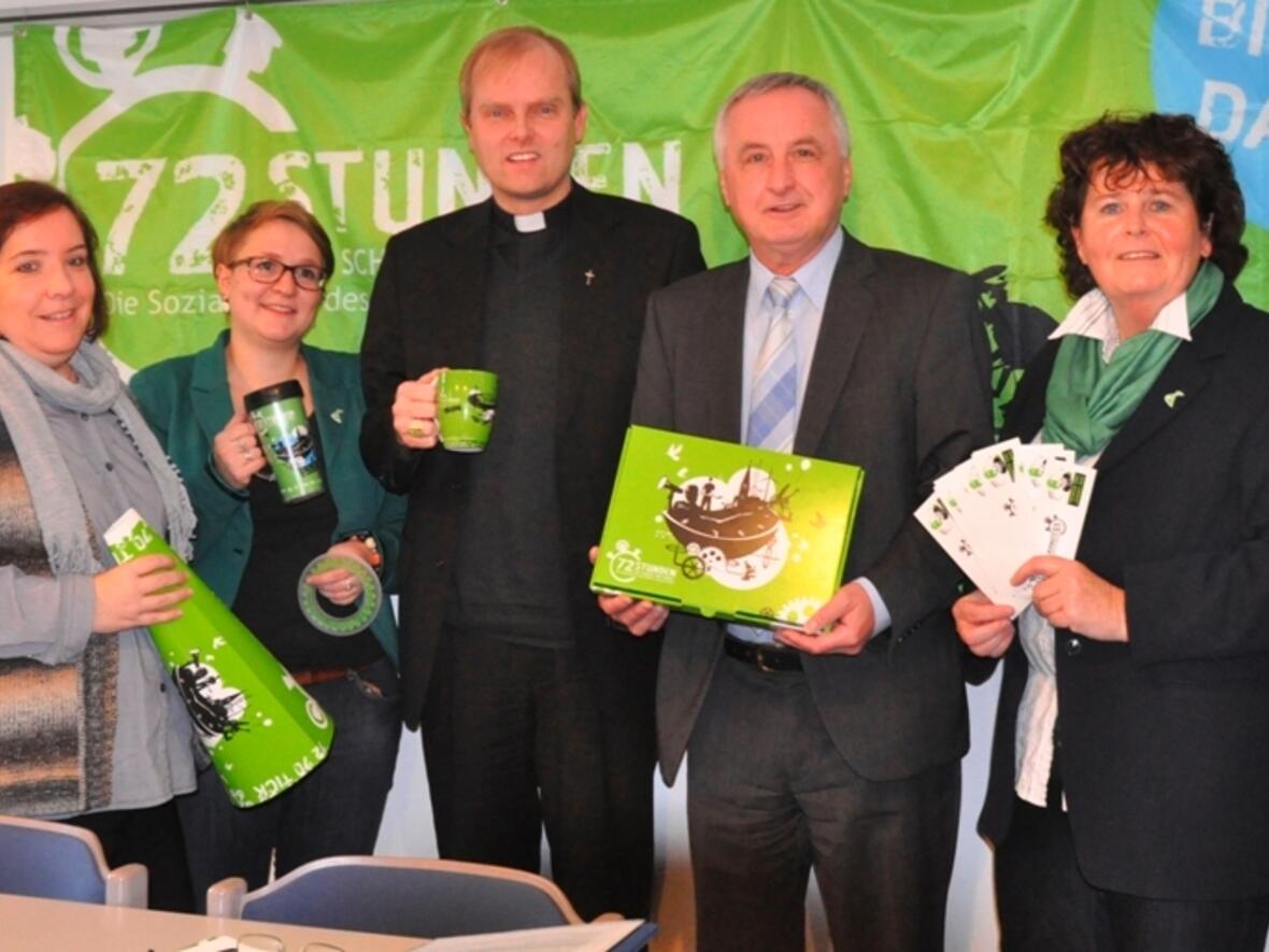 Martina Kraus vom Regionalen Koordinierungskreis, Johanna Maierbeck (BDKJ-Diözesanvorsitzende), Weihbischof Florian Wörner, Bezirkstagspräsident Jürgen Reichert und Annemarie Leis (BDKJ-DIözesangeschäftsführerin) (v.links.)