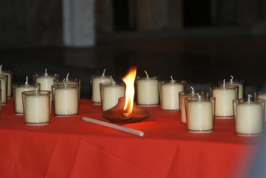 Ein Licht für Frieden und Gerechtigkeit - Entzündet wird es in der St. Thomas Chapel in Augsburg-Kriegshaber (Foto: Sabine Oechsle/BDKJ). 