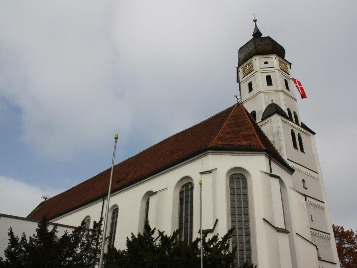 radio-bayern-1-uebertraegt-festgottesdienst-aus-der-stadtpfarrkirche-mariae-himmelfahrt-aichach828304