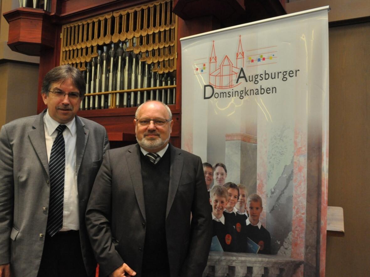 Domkapellmeister Reinhard Kammler und Josef Paul, neuer Kulturmanager der Augsburger Domsingknaben (v.l.)