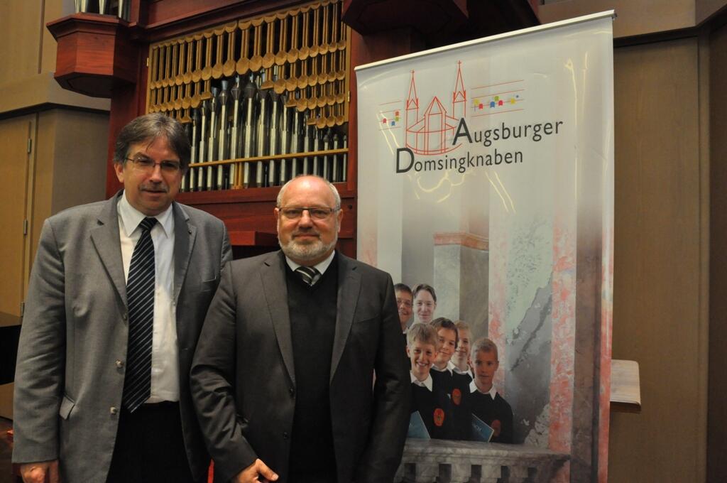Domkapellmeister Reinhard Kammler und Josef Paul, neuer Kulturmanager der Augsburger Domsingknaben (v.l.)