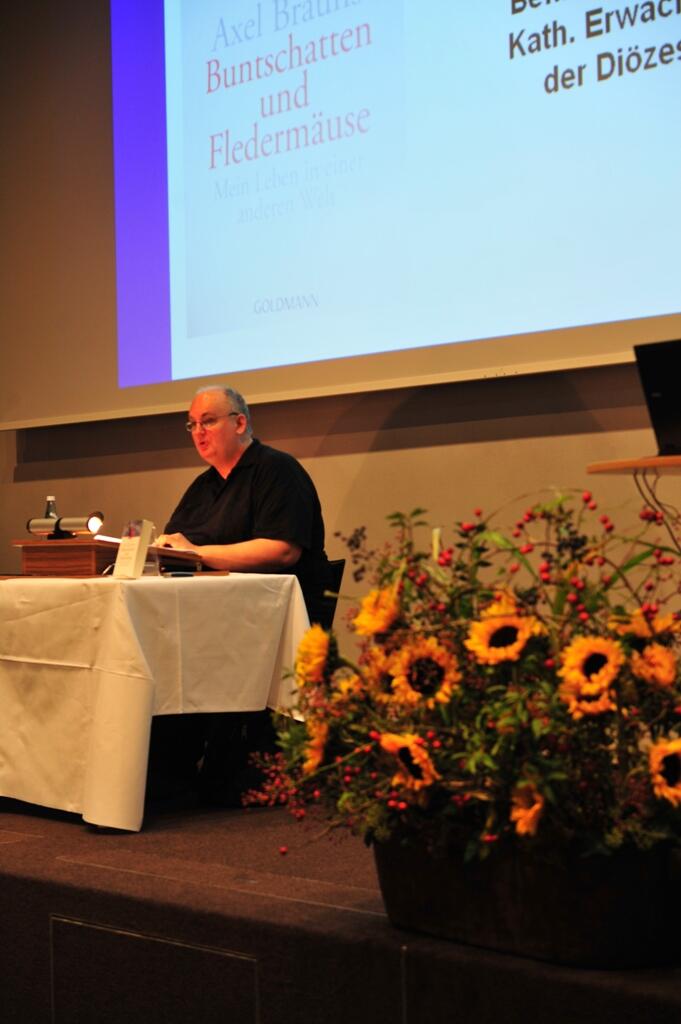 Autor Axel Brauns bei seiner Lesung im Haus St. Ulrich