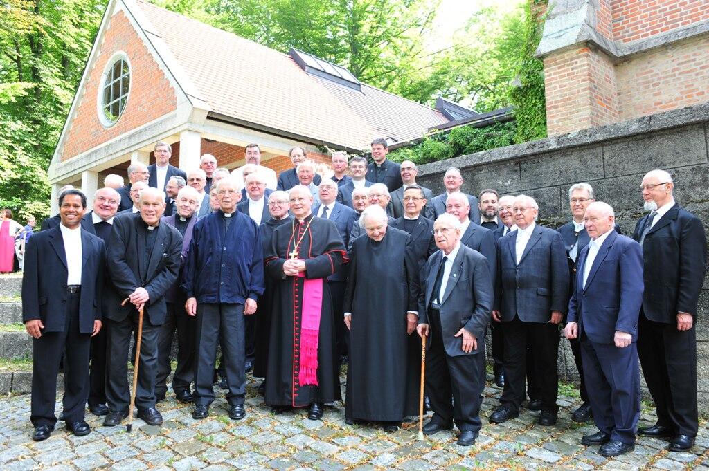 Bischof Konrad Zdarsa bedankte sich bei den Priesterjubilaren mit einem herzlichen Vergelt's Gott