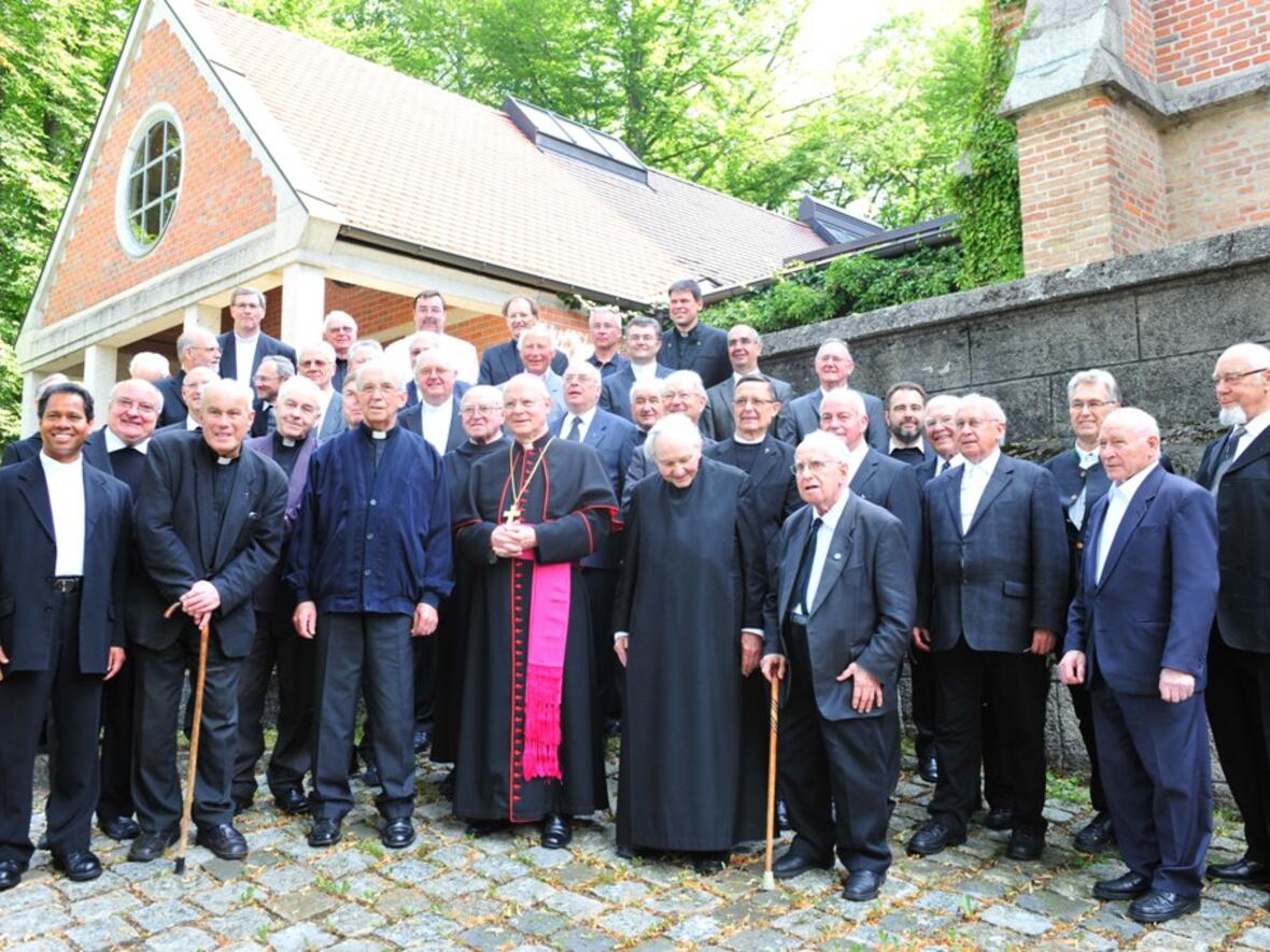 Bischof Konrad Zdarsa bedankte sich bei den Priesterjubilaren mit einem herzlichen Vergelt's Gott
