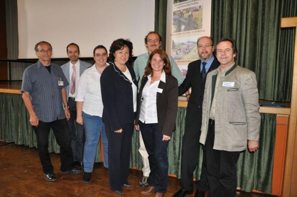 Die verantwortlichen Leiter in der Psychosozialen Notfallversorgung im Schulbereich. Von links: W.D. Schuster (KIBBS), Markus Moder (KiS), Uta Menzel (KiS), Elisabeth Fuß, Michaela Grimminger (KiS), Benno Driendl, Dr. Edgar Krumpen (NFS), Norbert Kugler (Kontaktstelle)