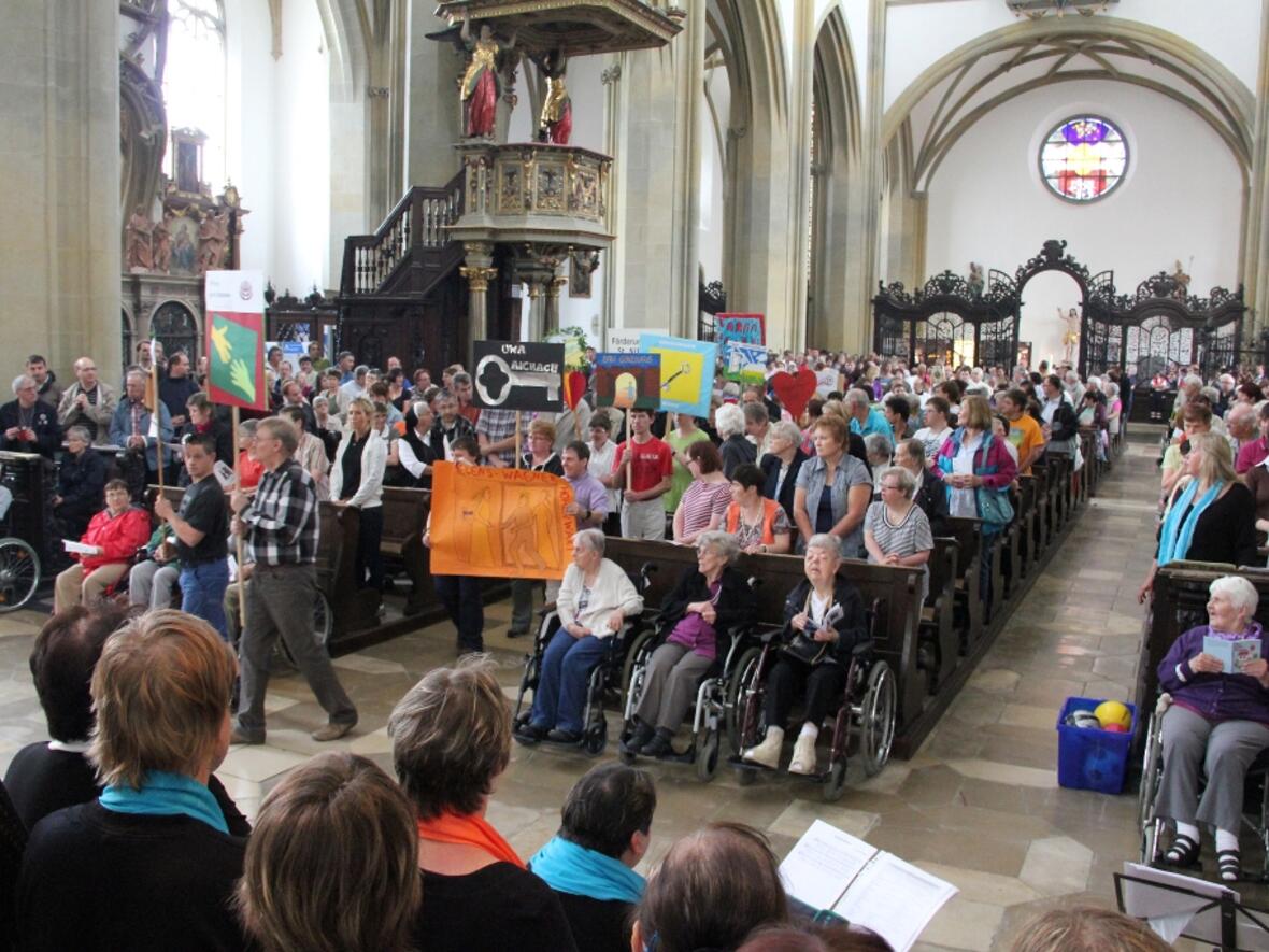 Aus dem ganzen Bistum feierten 830 Menschen mit Behinderungen ihren Wallfahrtsgottesdienst am Grab des Heiligen Ulrich, des Bistumspatrons der Diözese Augsburg