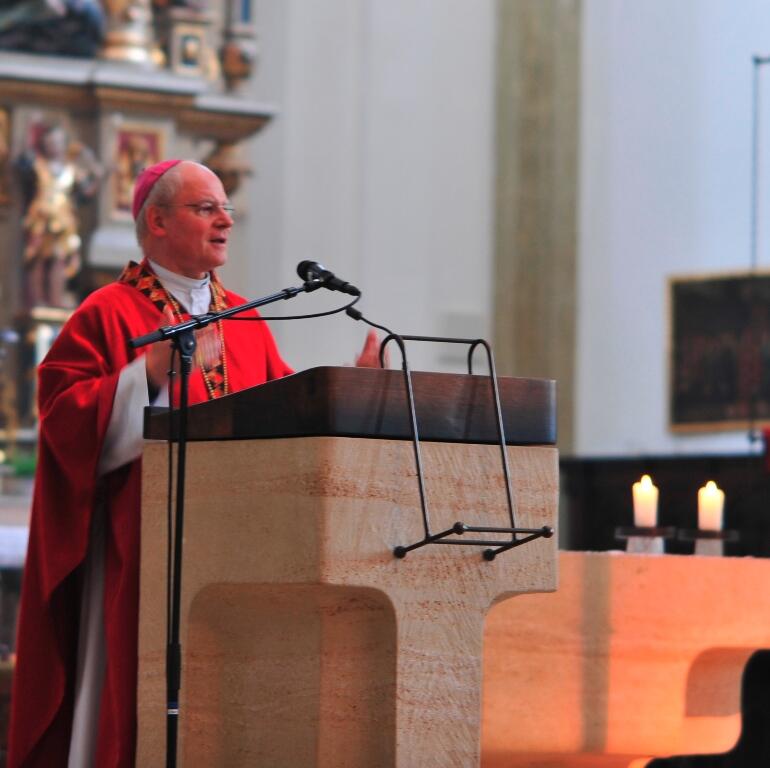 Bischof Dr. Konrad Zdarsa eröffnete gestern mit einem Gottesdienst die Theologische Sommerakademie 2012.
