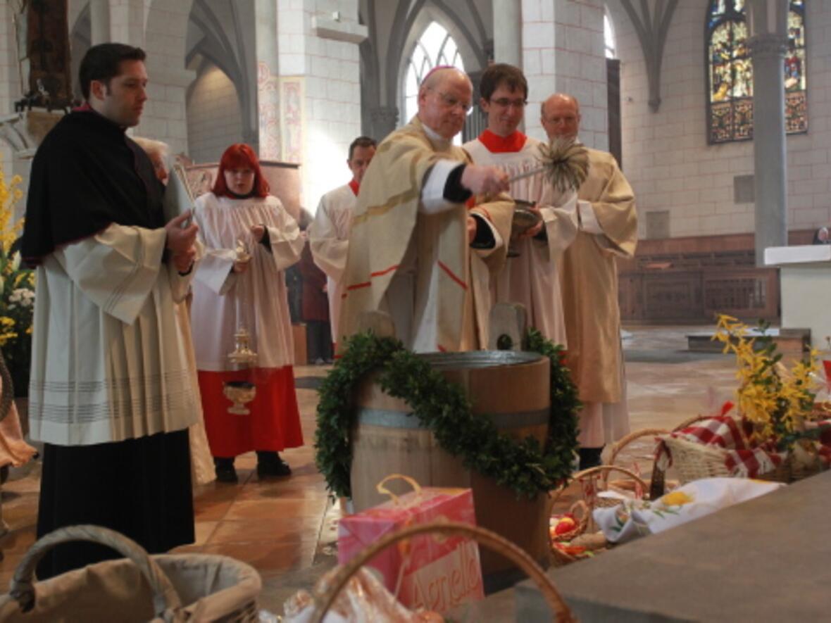 bischof-zdarsa-feiert-pontifikalamt-zum-hochfest-der-auferstehung-des-herrn710535