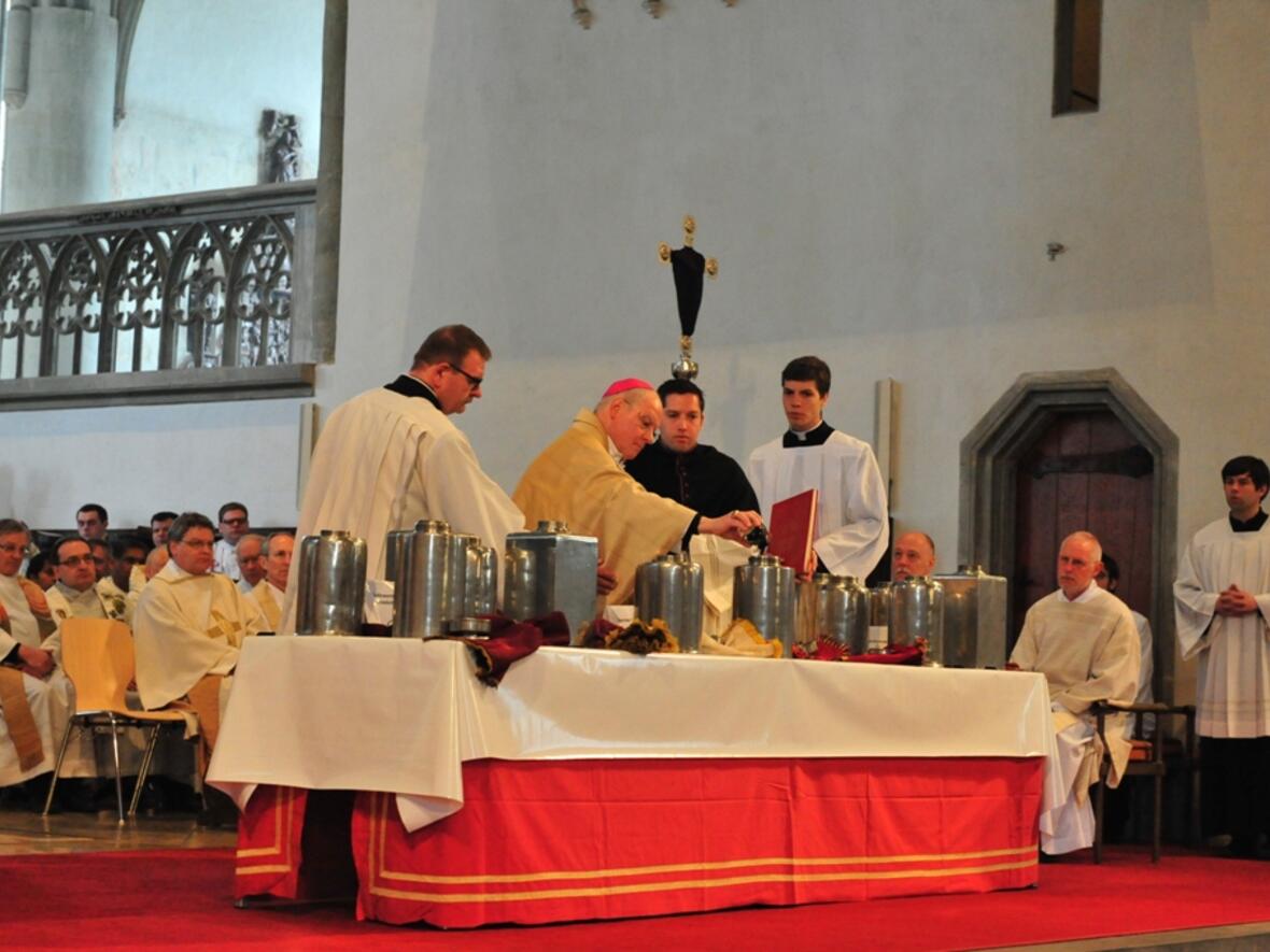 bischof-zdarsa-weiht-oele-in-der-chrisammesse707524