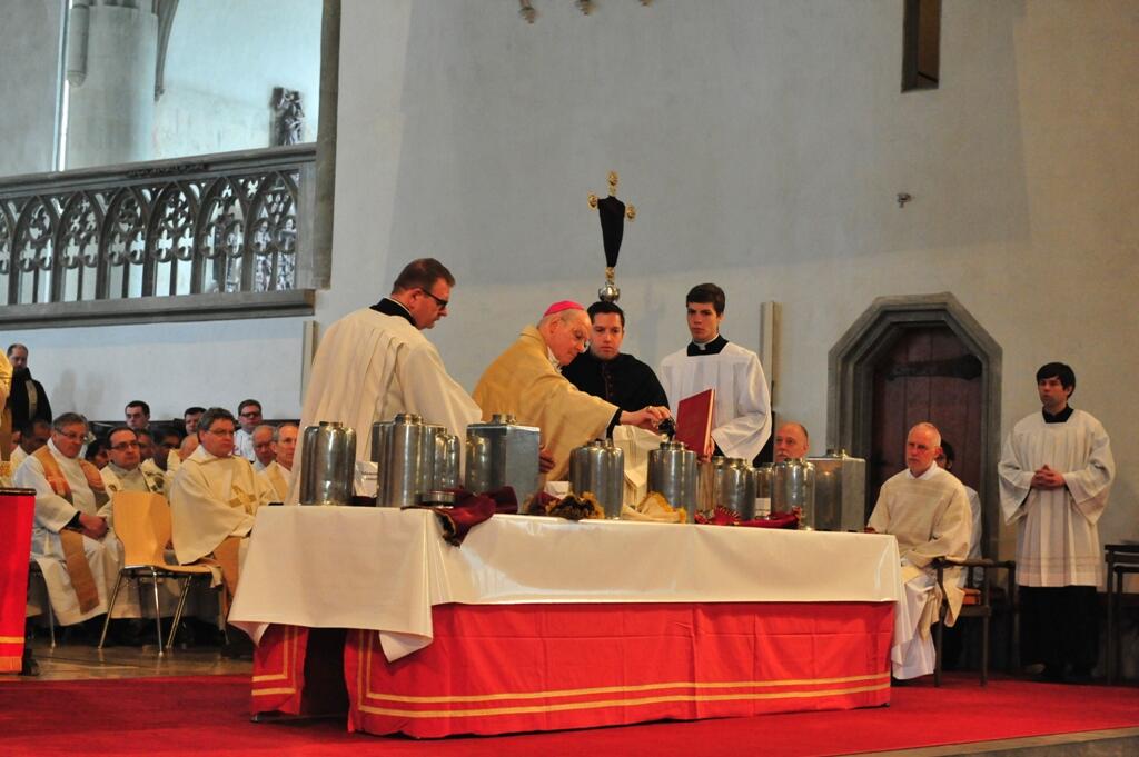 bischof-zdarsa-weiht-oele-in-der-chrisammesse707524