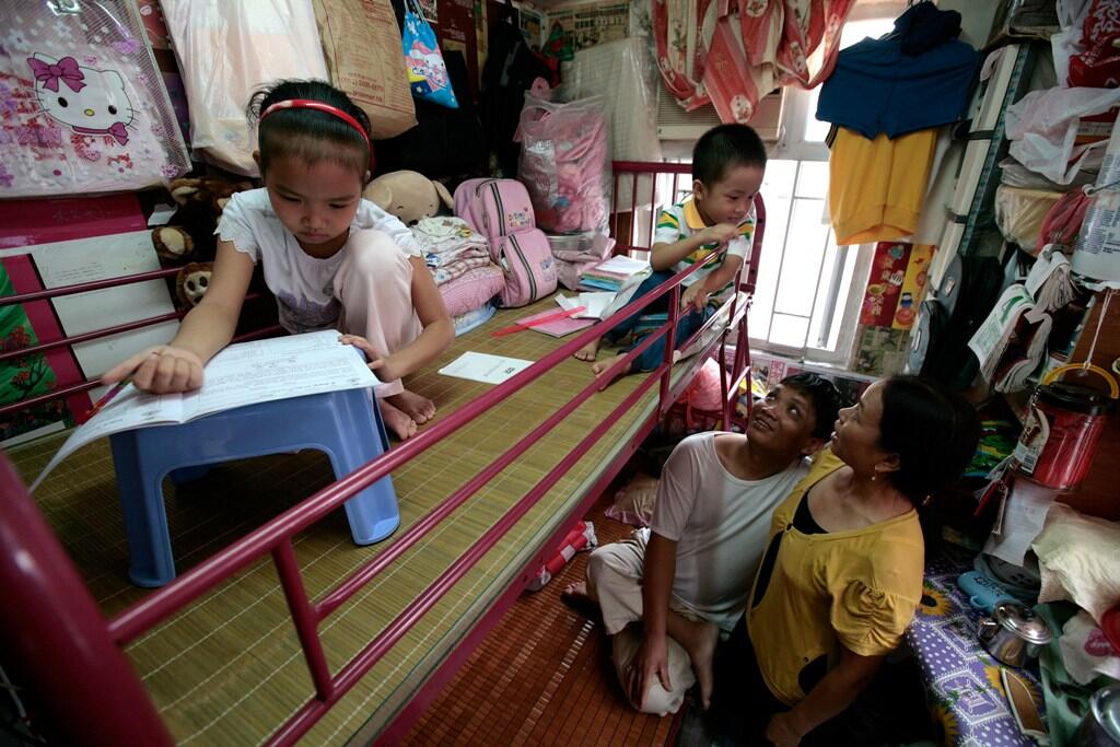 Misereor unterstützt beispielsweise die sog. Käfigmenschen in Hongkong, die in widrigsten Verhältnissen leben.