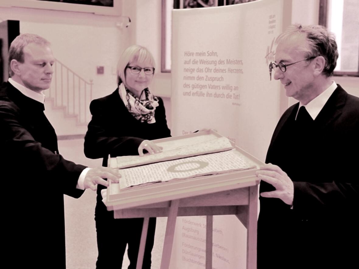 Freuen sich über die gemeinsame Ausstellung: Abt Theodor Hausmann, Künstlerin Ruth Wild und Basilikapfarrer Msgr. Franz Wolf
