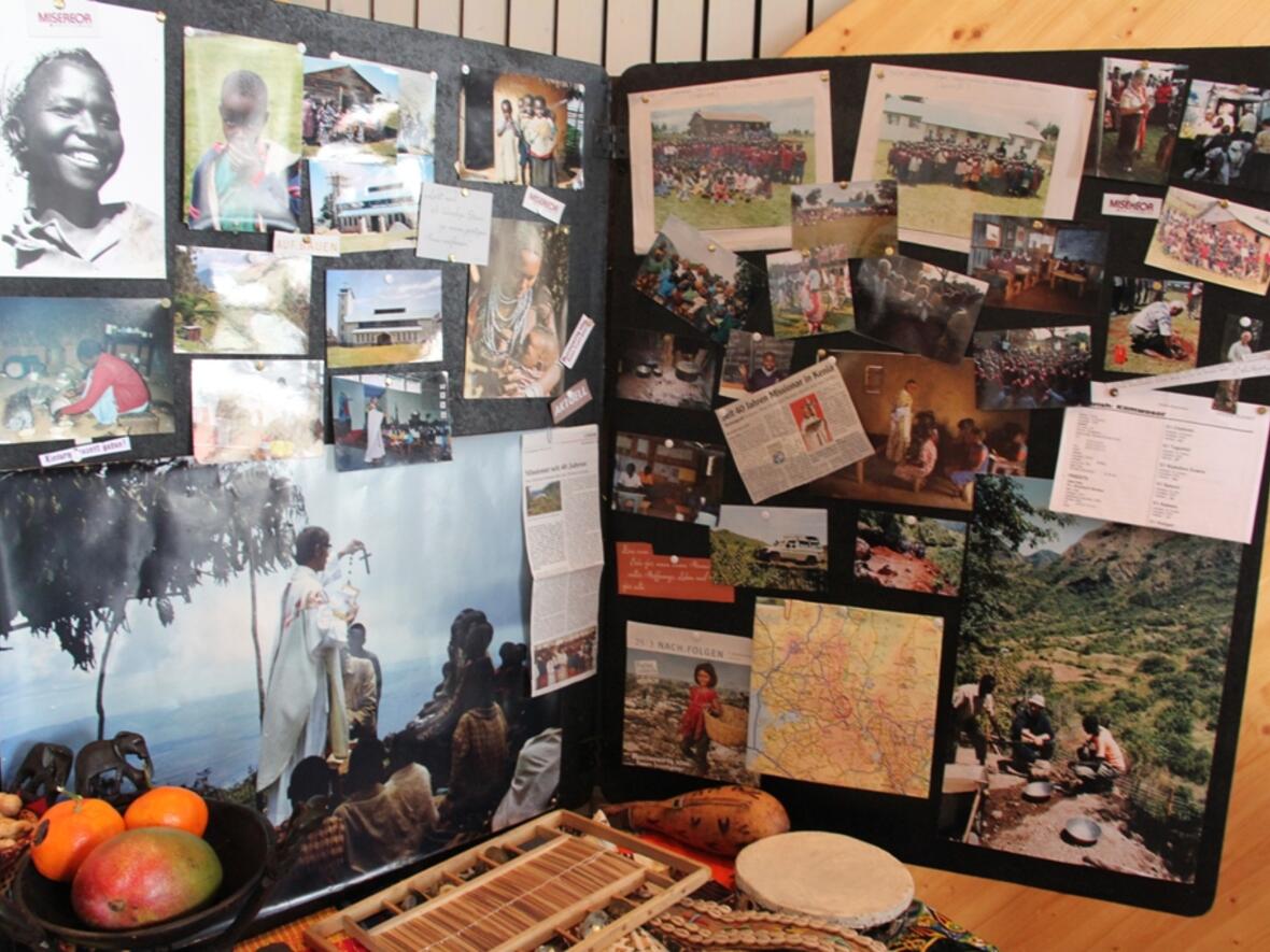 Viele Stände zeigten Beispiele ihrer Solidaritätsaktionen.