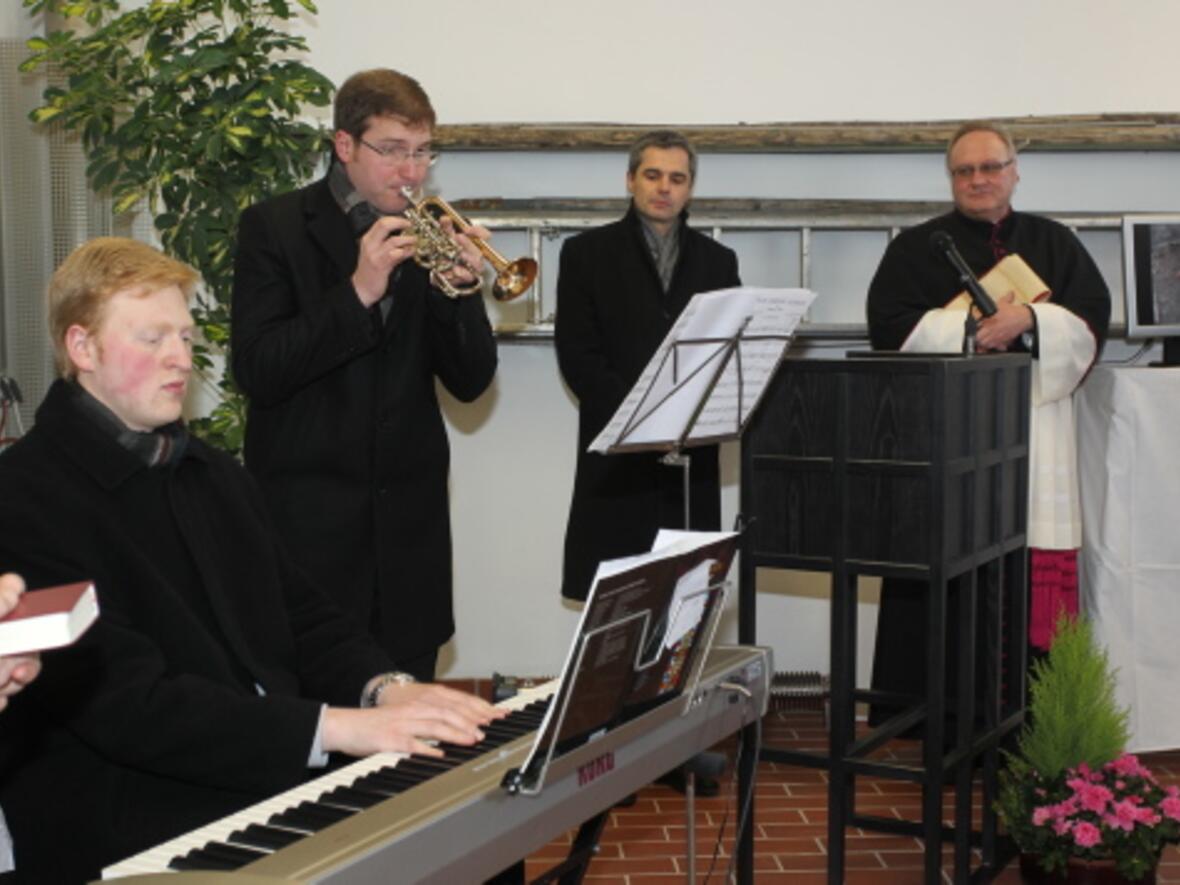 generalvikar-praelat-karlheinz-knebel-segnet-modernisiertes-wasserkraftwerk-des-augsburger-priesterseminars667758